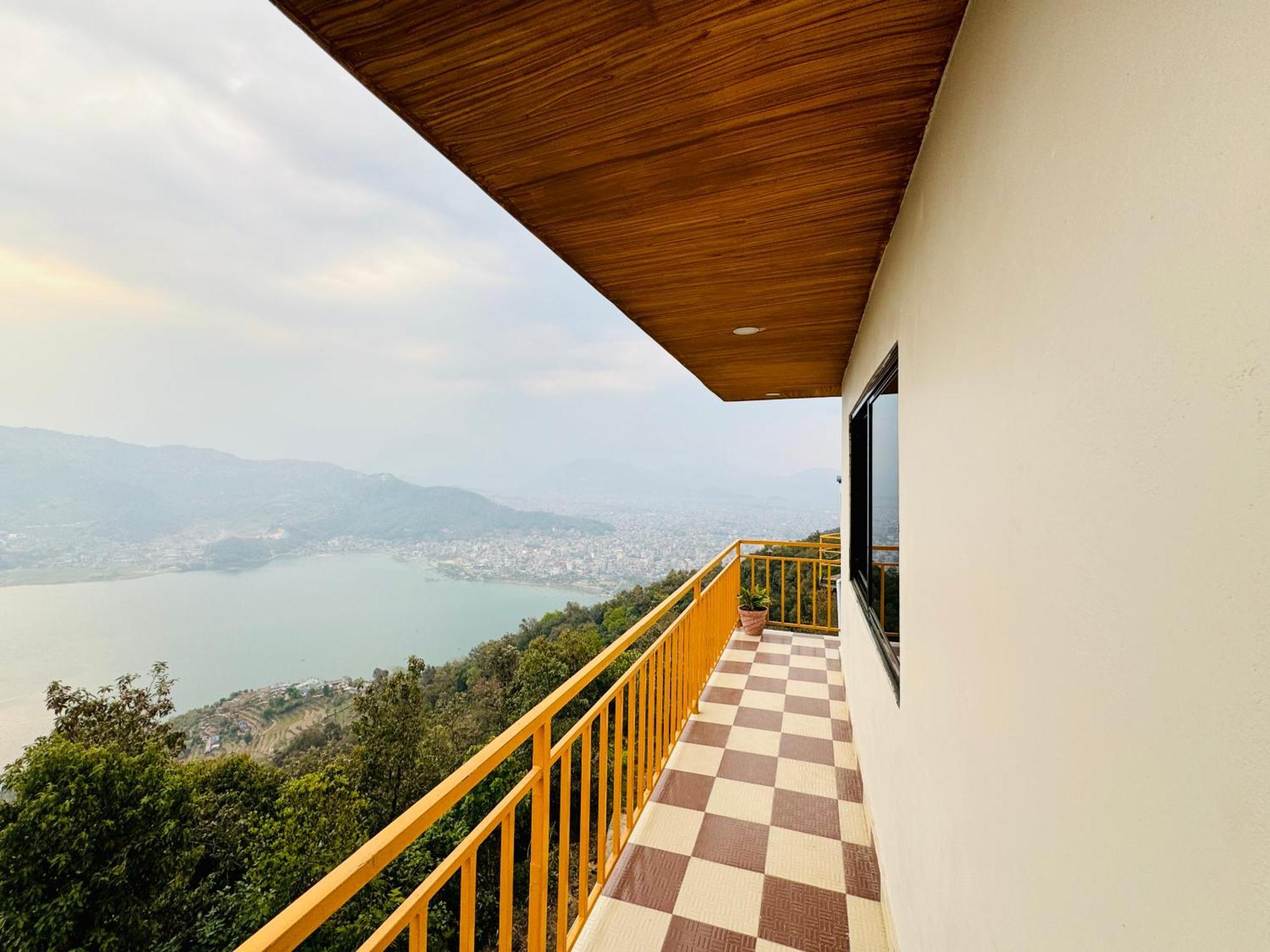Hotel Mountain View Cafe à Pokhara Extérieur photo
