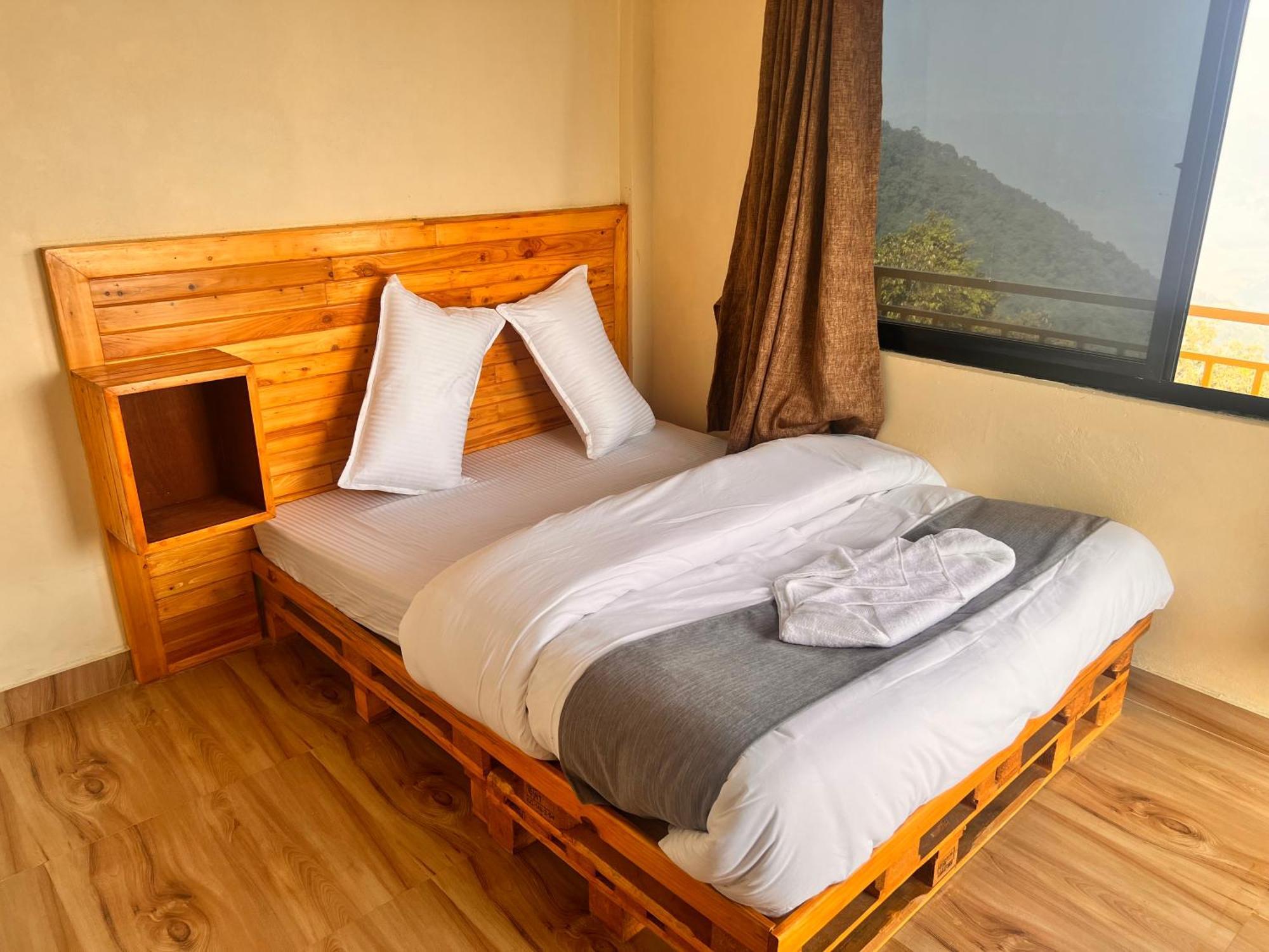 Hotel Mountain View Cafe à Pokhara Extérieur photo