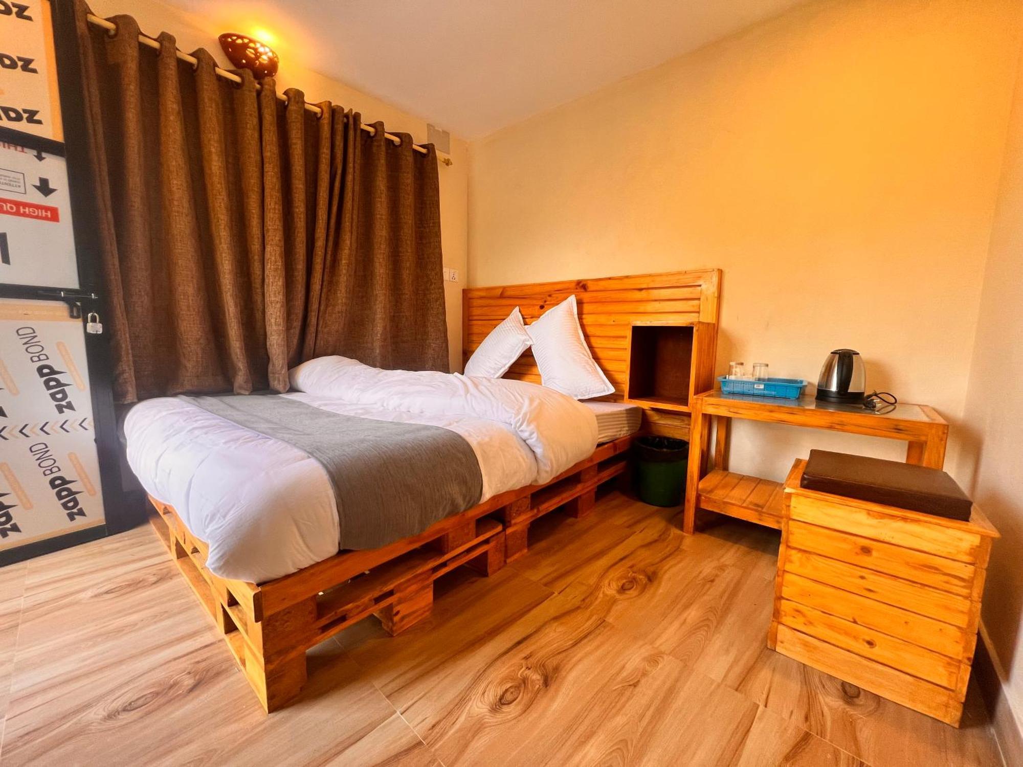 Hotel Mountain View Cafe à Pokhara Extérieur photo