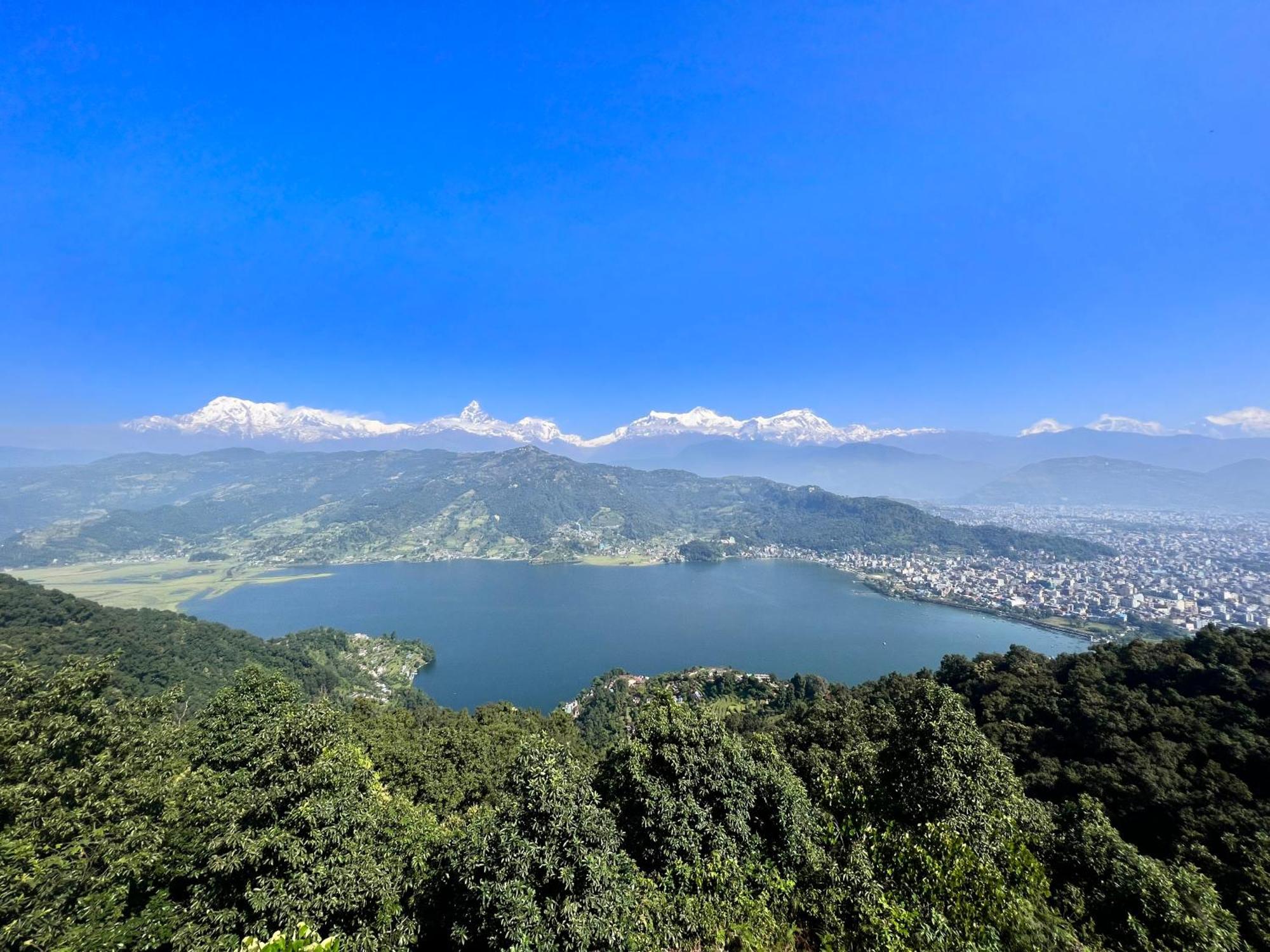 Hotel Mountain View Cafe à Pokhara Extérieur photo