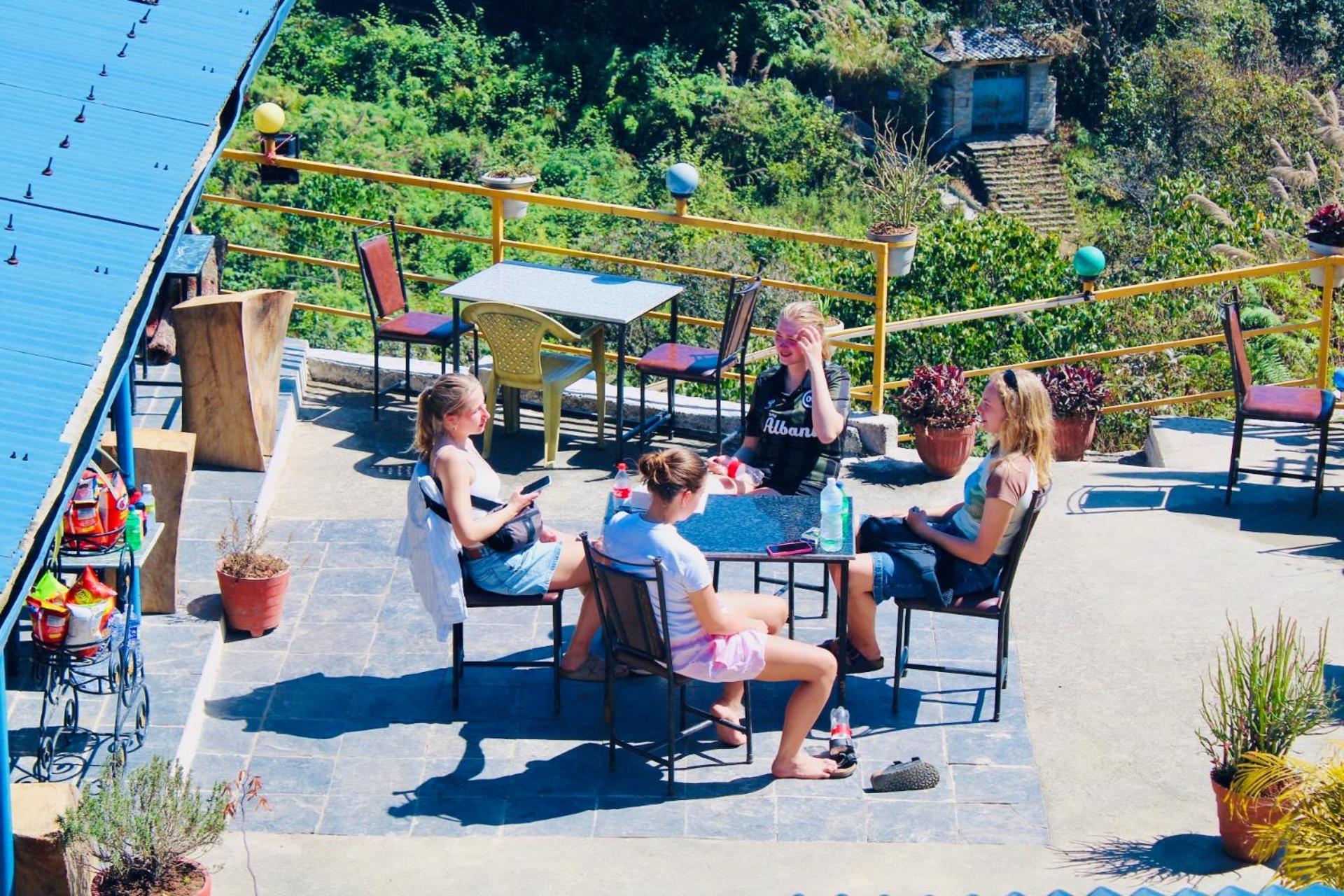 Hotel Mountain View Cafe à Pokhara Extérieur photo